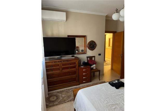 Tirane, jepet me qera apartament 3+1 Kati 6, 159 m² 850 Euro (rruga skender luarasi)