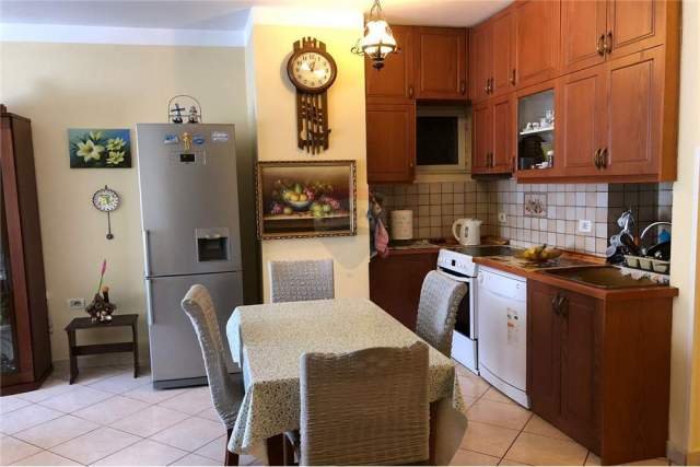Tirane, jepet me qera apartament 3+1 Kati 1, 120 m² 500 Euro (komuna e parisit)