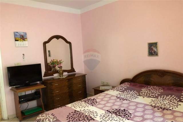 Tirane, jepet me qera apartament 3+1 Kati 1, 120 m² 500 Euro (komuna e parisit)
