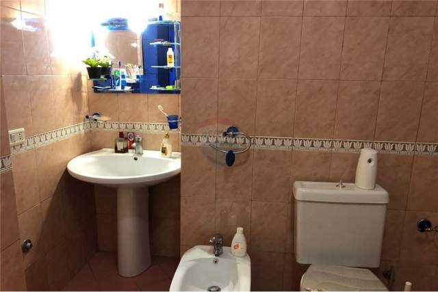 Tirane, jepet me qera apartament 3+1 Kati 1, 120 m² 500 Euro (komuna e parisit)