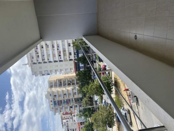 Vlore, jepet me qera apartament 2+1+BLK Kati 4, 100 m² 25.000 Leke