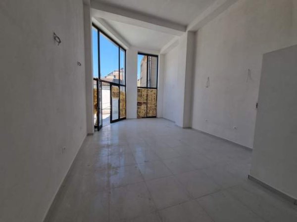 Tirane, jepet me qera dyqan Kati 0, 48 m² 400 Euro (Rruga e Dibres)