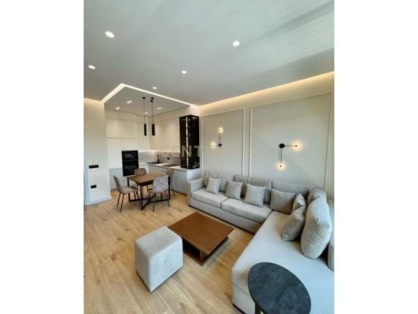 Jap me qira apartament 1+1+post parkimi te "Square 21",Kati 2, 76 m² 700 Euro