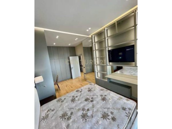 Jap me qira apartament 1+1+post parkimi te "Square 21",Kati 2, 76 m² 700 Euro