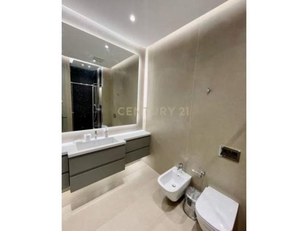 Jap me qira apartament 1+1+post parkimi te "Square 21",Kati 2, 76 m² 700 Euro