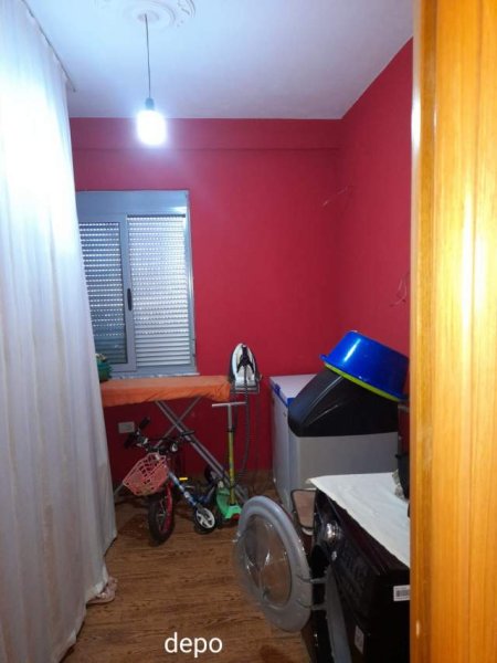 Shitet apartament 2+1 ne qendren e kamzes