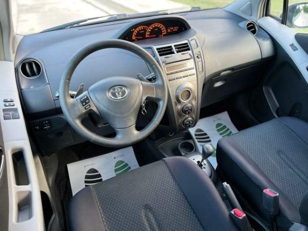 shes Toyota TOYOTA YARIS - AUTOMAT - 1.3 BENZINE Viti 2010,