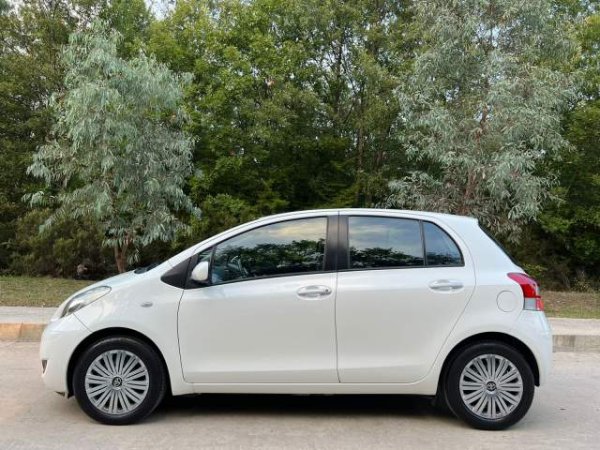 shes Toyota TOYOTA YARIS - AUTOMAT - 1.3 BENZINE Viti 2010,