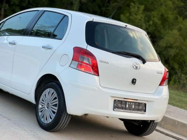 shes Toyota TOYOTA YARIS - AUTOMAT - 1.3 BENZINE Viti 2010,