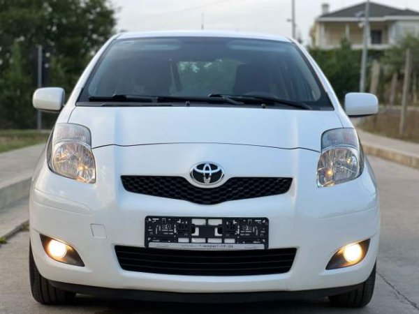 shes Toyota TOYOTA YARIS - AUTOMAT - 1.3 BENZINE Viti 2010,