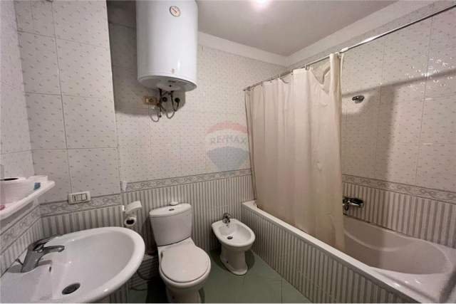Tirane, jepet me qera apartament 2+1 Kati 6, 110 m² 400 Euro (komuna e parisit)