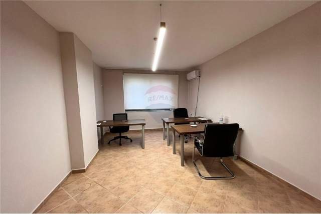 Tirane, jepet me qera apartament 2+1 Kati 6, 110 m² 400 Euro (komuna e parisit)
