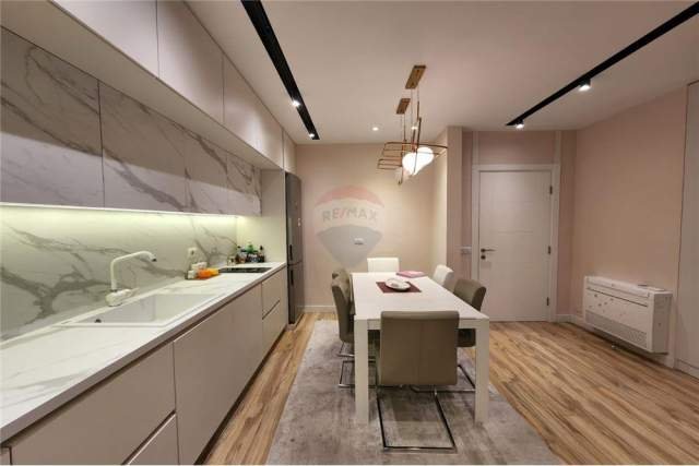 Tirane, jepet me qera apartament Kati 4, 105 m² 900 Euro (komuna parisit)