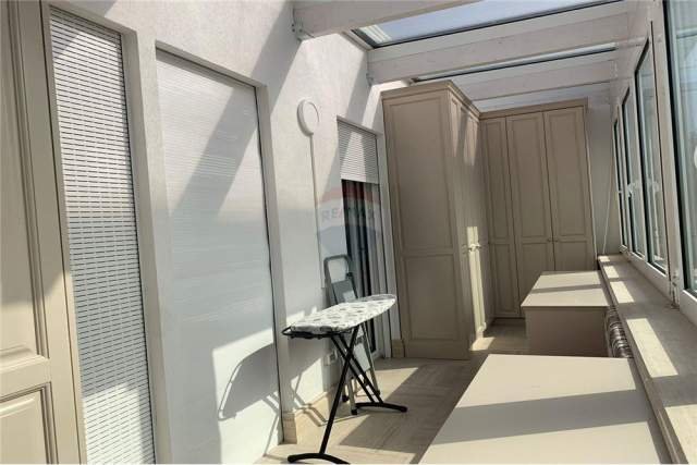 Tirane, jepet me qera Penthouse 3+1 Kati 4, 1.500 Euro