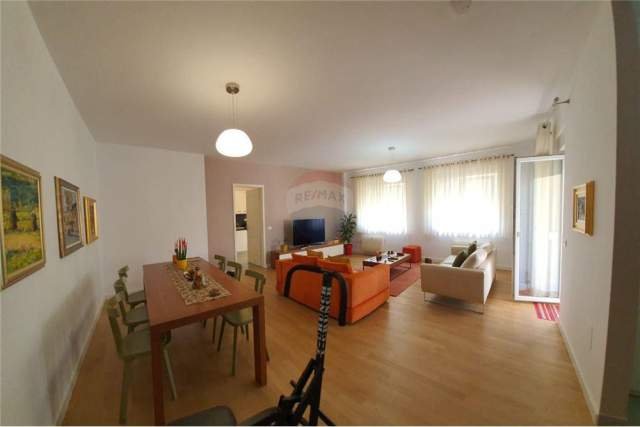 Tirane, jap me qera apartament 3+1 Kati 3, 164 m² 1.500 Euro