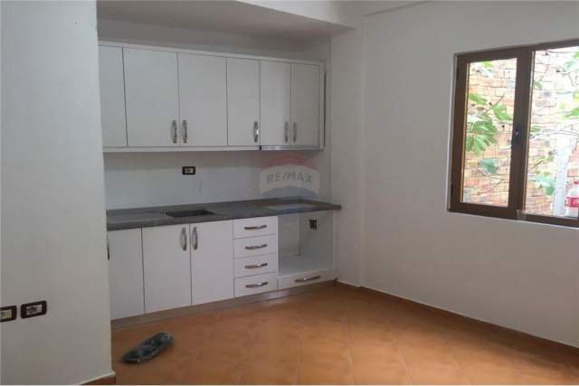 Tirane, jepet me qera shtepi 2+1 Kati 2, 80 m² 30.000 Leke (Don Bosko)