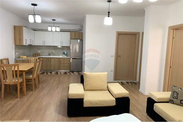 Tirane, jepet me qera apartament 3+1 Kati 1, 111 m² 400 Euro (bill klinton)