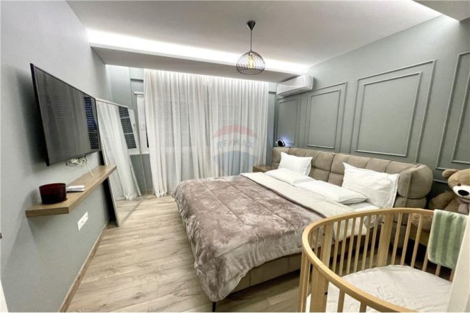 Tirane, shitet apartament 2+1, Kati 8, 175 m² 200,000 € (Apartament luksoz ne shitje, 2+1 me verande ne fillim te rruges &quot;5 Maji&quot;!)