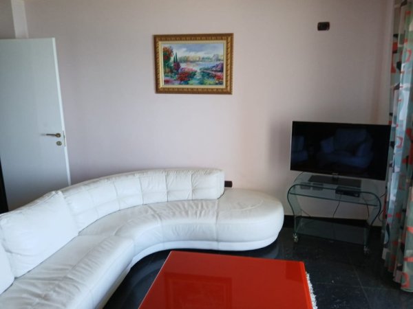 Durres, jepet me qera apartament 1+1+Ballkon, Kati 3, 67 m² 500 € (Prane Shkembit te Kavajes, Durres)