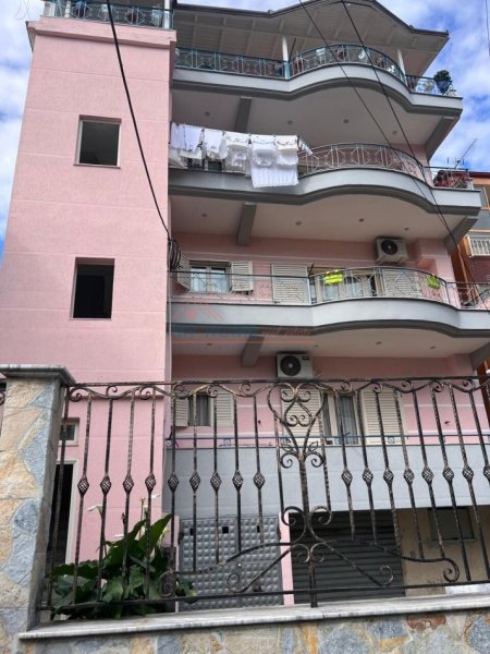 Tirane, shitet apartament 3+1+Ballkon, Kati 3, 131 m² 145,000 € (Porcelan)
