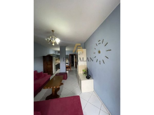 Vlore, jepet me qera apartament 1+1, Kati 3, 70 m² 400 € (Zogu i Zi)