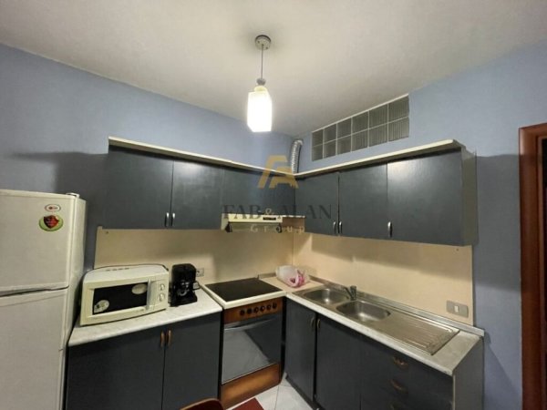 Vlore, jepet me qera apartament 1+1, Kati 3, 70 m² 400 € (Zogu i Zi)