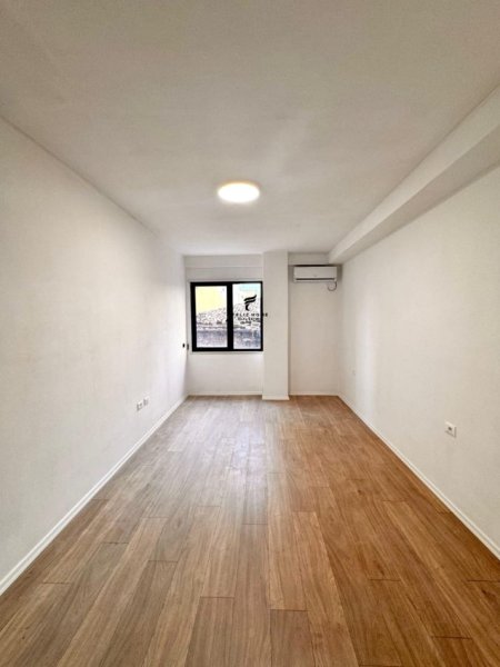 Tirane, jepet me qera zyre , Kati 1, 78 m² 600 € (PAZARI I RI)