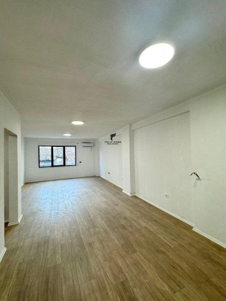 Tirane, jepet me qera zyre , Kati 1, 78 m² 600 € (PAZARI I RI)