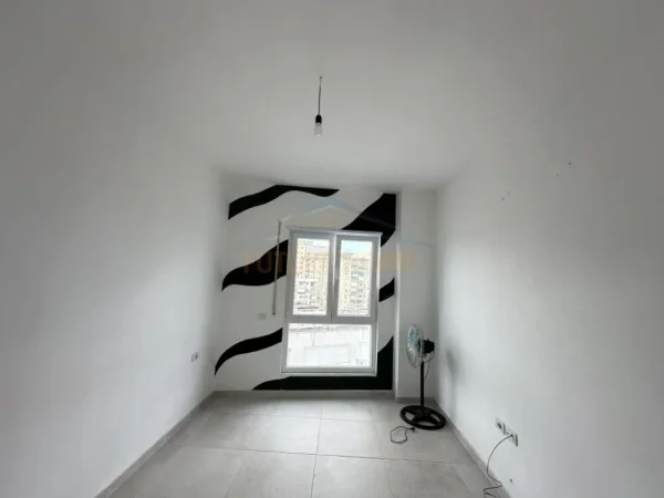 Tirane, jepet me qera apartament 1+1, Kati 8, 68 m² 450 € (rruga e Barrikadave)