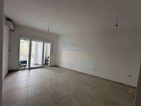 Tirane, jepet me qera apartament 1+1, Kati 8, 68 m² 450 € (rruga e Barrikadave)