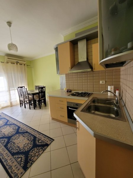 Vlore, jap me qera apartament 2+1+Ballkon, Kati 5, 100 m² (Rruga Haziz Xhyheri)