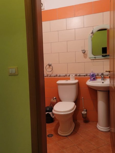 Vlore, jap me qera apartament 2+1+Ballkon, Kati 5, 100 m² (Rruga Haziz Xhyheri)