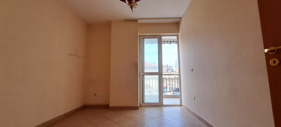 Tirane, shitet apartament 3+1+Ballkon, Kati 2, 121 m² 240,000 € (myslym shyri, rrruga mujo ulqinaku)