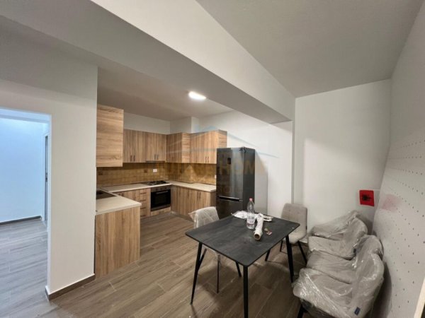 Tirane, jepet me qera apartament 2+1+Ballkon, Kati 1, 110 m² 110 € (Margarita Tutulani)