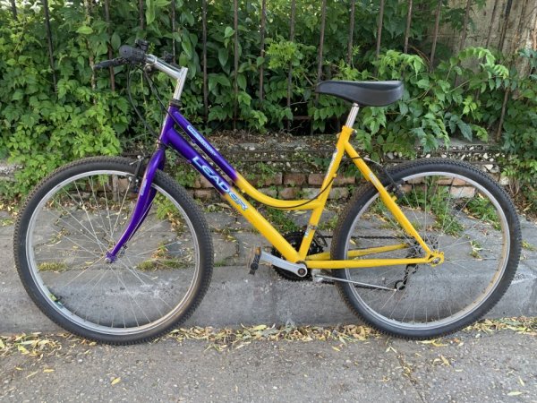 Fier, shes biciklete e verdhë, 100 €