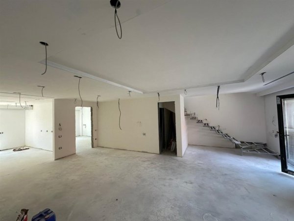 Tirane, jepet me qera ambjent biznesi , Kati 3, 300 m² 2,500 € (RRUGA KAVAJES)