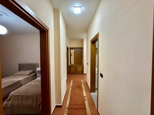 Tirane, jepet me qera apartament 2+1+Ballkon, , 84 m² 750 € (ish blloku)