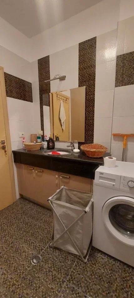 Tirane, jepet me qera apartament 2+1, Kati 7, 92 m² 500 € (Rruga teodor keko)