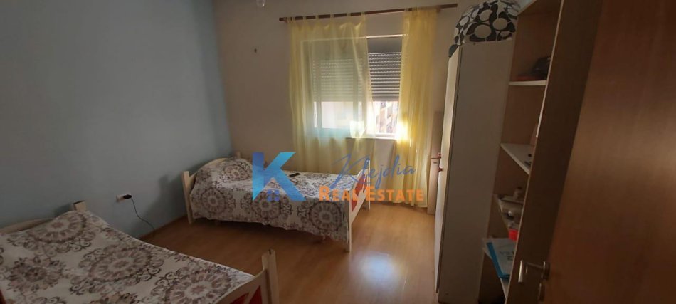 Tirane, jepet me qera apartament 2+1+Ballkon, Kati 5, 95 m² 450 € (Astir, afer Bar 2 Palmat)