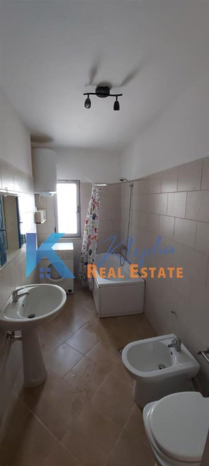 Tirane, jepet me qera apartament 2+1+Ballkon, Kati 5, 95 m² 450 € (Astir, afer Bar 2 Palmat)