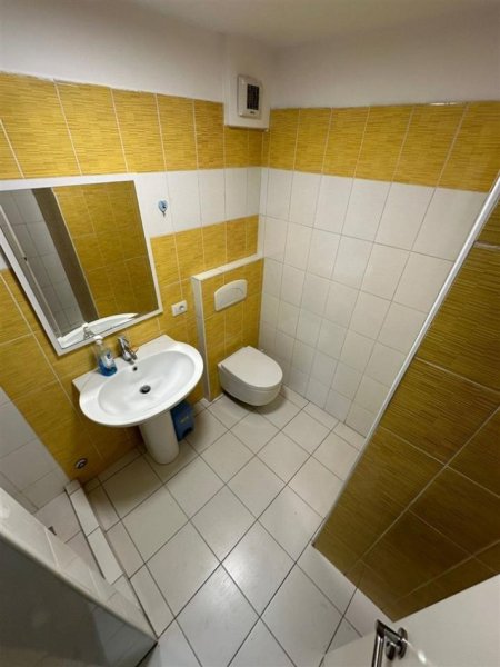 Tirane, jepet me qera zyre , , 100 m² 800 € (Vasil Shanto)