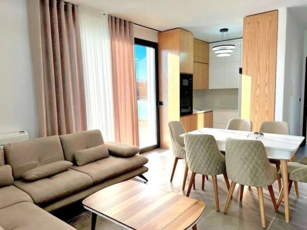 Tirane, shitet apartament 2+1, , 131 m² (TEG)