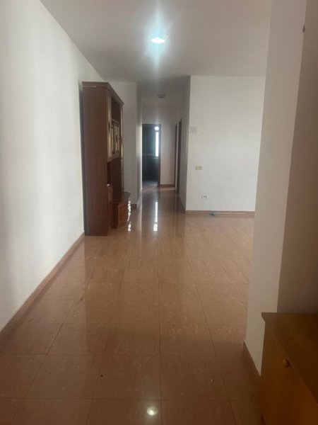 Tirane, jepet me qera zyre , Kati 3, 165 m² 1,000 € (Bulevardi Zogu I)