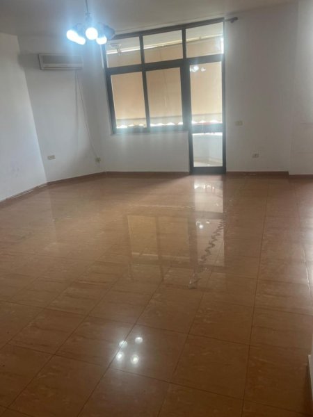 Tirane, jepet me qera zyre , Kati 3, 165 m² 1,000 € (Bulevardi Zogu I)