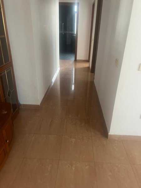 Tirane, jepet me qera zyre , Kati 3, 165 m² 1,000 € (Bulevardi Zogu I)