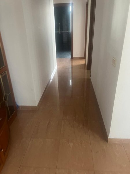 Tirane, jepet me qera zyre , Kati 3, 165 m² 1,000 € (Bulevardi Zogu I)