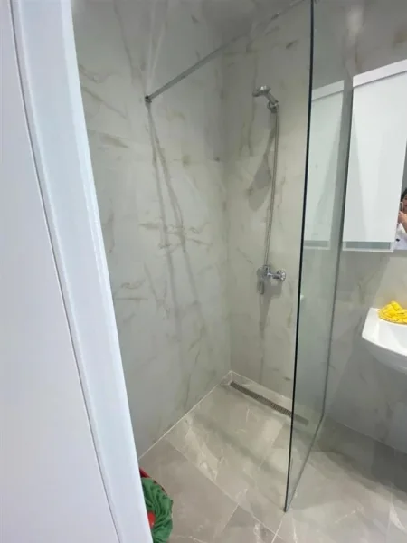 Tirane, jepet me qera zyre , Kati 8, 120 m² 1,000 € (Rruga Kavajes)