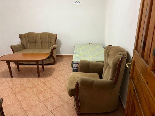 Tirane, jepet me qera Vile 2+1, Kati 1, 90 m² 350 € (21 dhjetori)