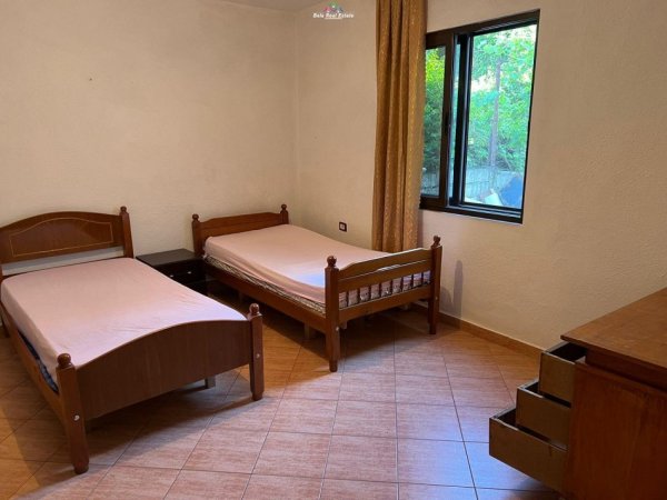 Tirane, jepet me qera Vile 2+1, Kati 1, 90 m² 350 € (21 dhjetori)