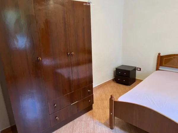 Tirane, jepet me qera Vile 2+1, Kati 1, 90 m² 350 € (21 dhjetori)